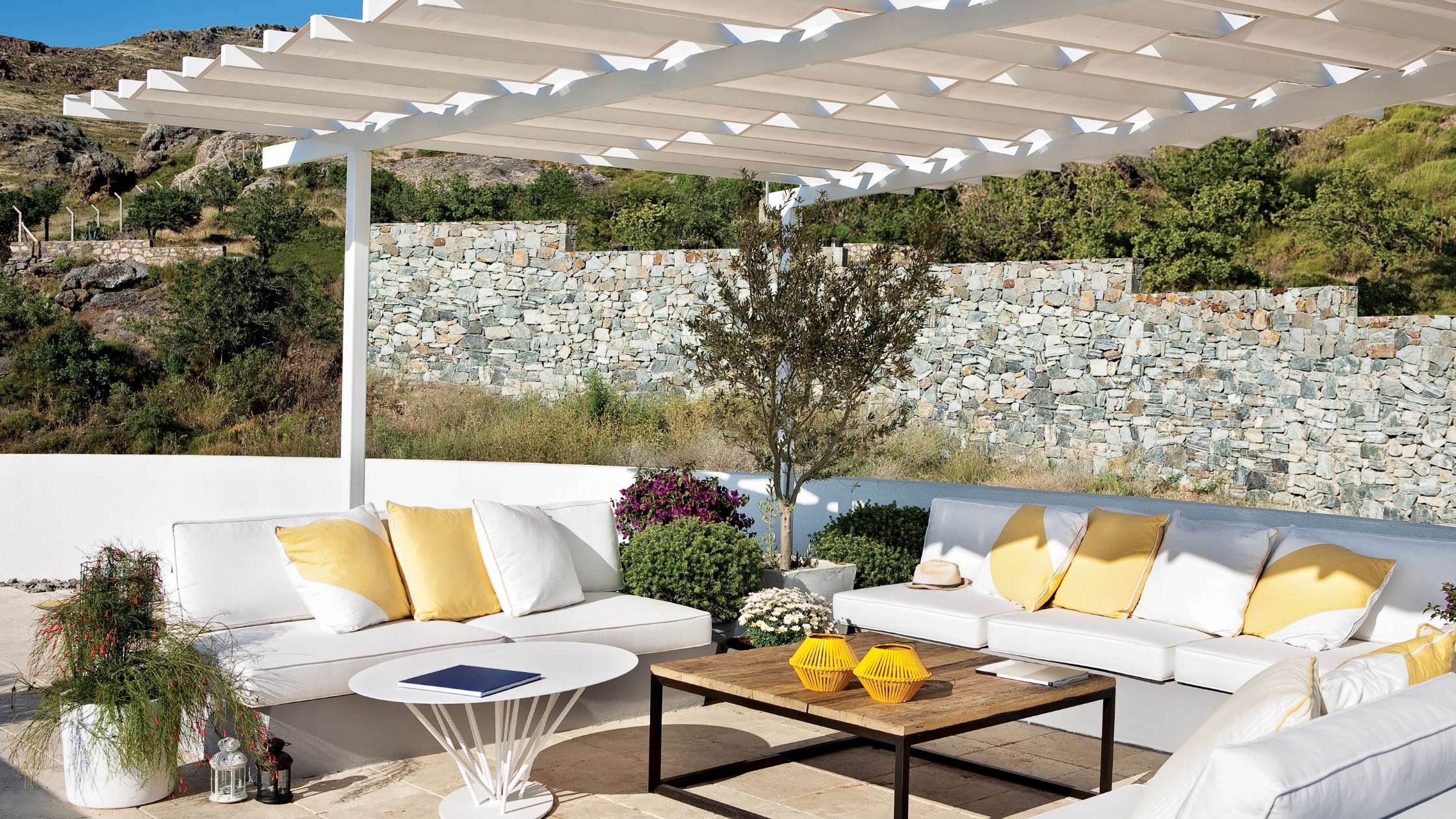 How To Make Your Outdoor Living Space Inviting