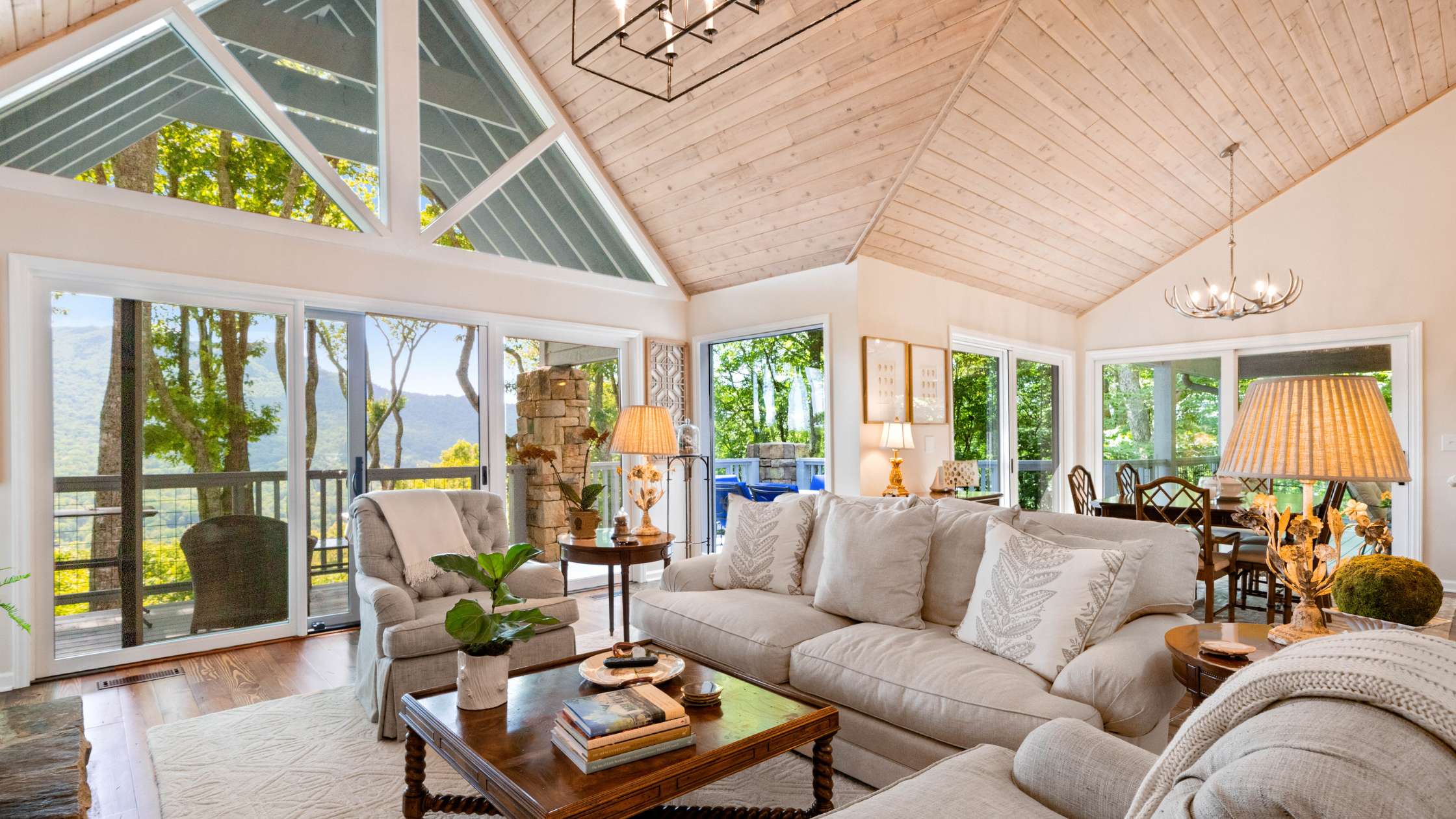 Embrace the Eclectic: Living Room Maximalist Design Ideas for Vibrant Homes