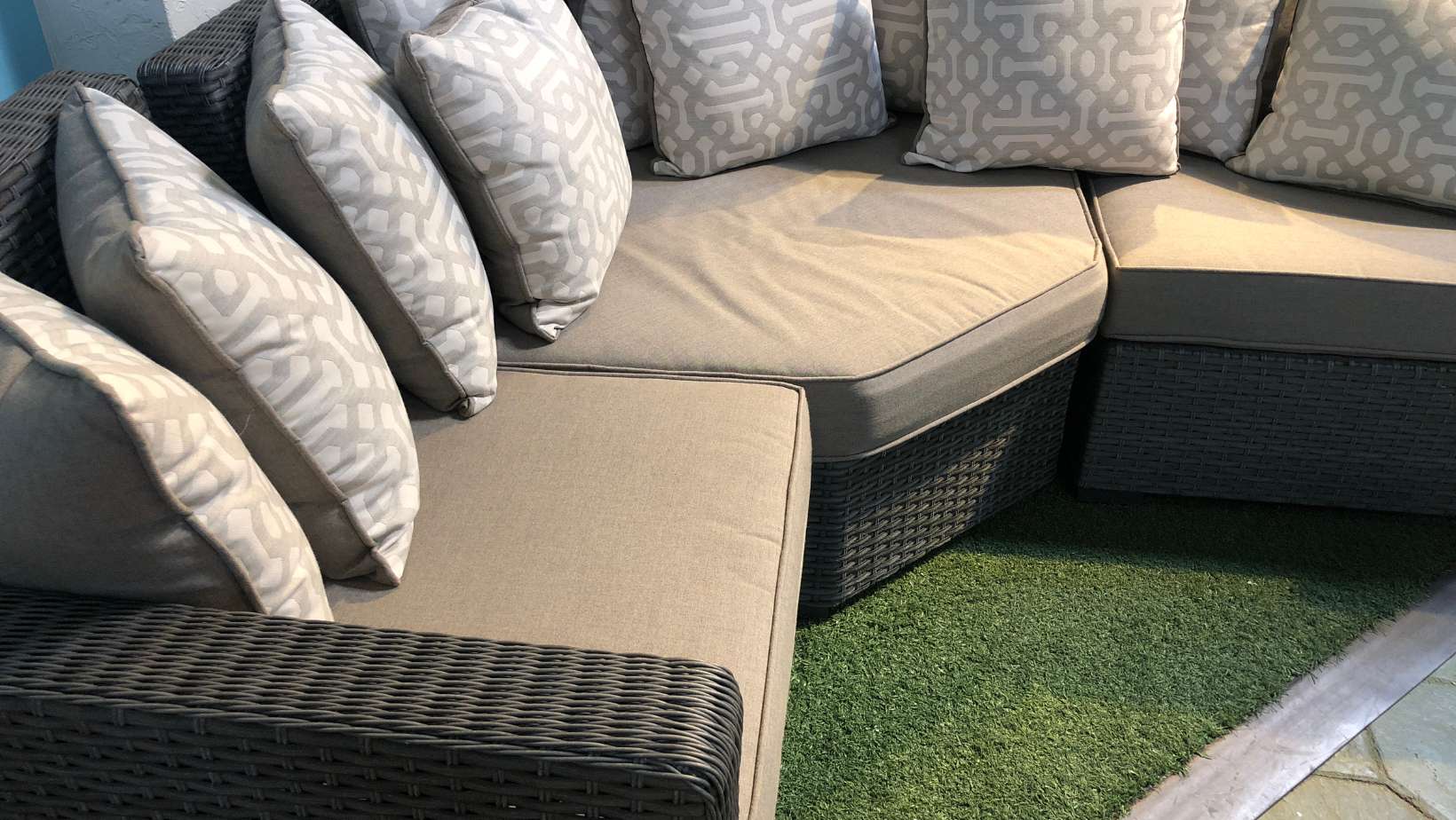 5 Amazing Patio Furniture Options That Will Make You Never Want To Leave Your House Again
