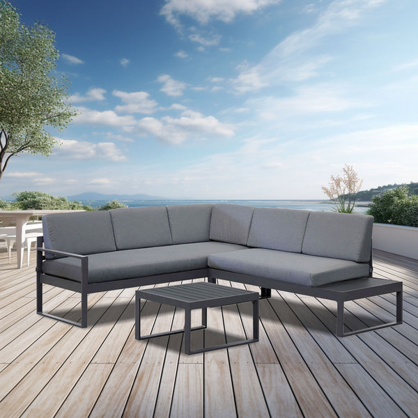 Choosing the Right Outdoor Furniture for Your Space